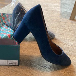 New Aerosoles Blue Suede Pumps